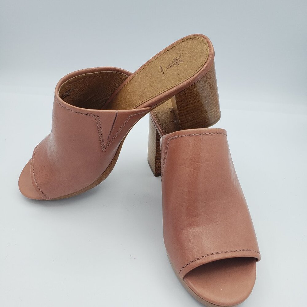 New Frye Sandal Size 9